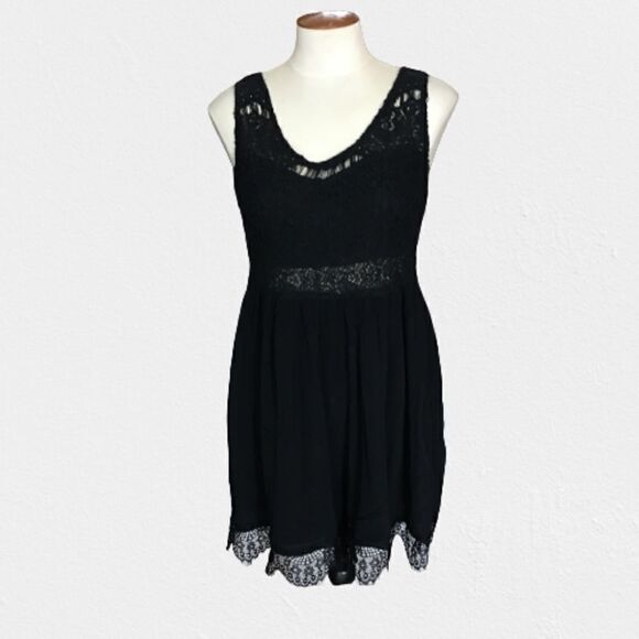 Vestique Black Lace Romper Size M - Picture 3 of 5